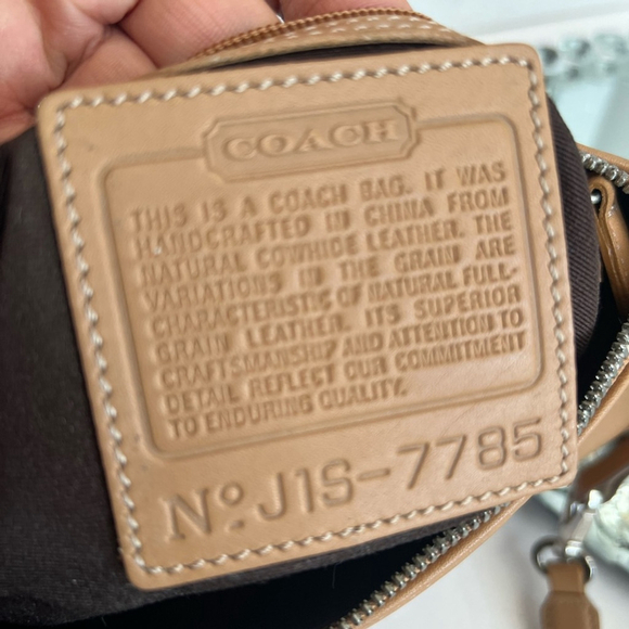 Coach vintage Hampton Demi Tan Leather shoulder bag 9" x 4.75" × 2.5"
6.5" - Picture 4 of 11